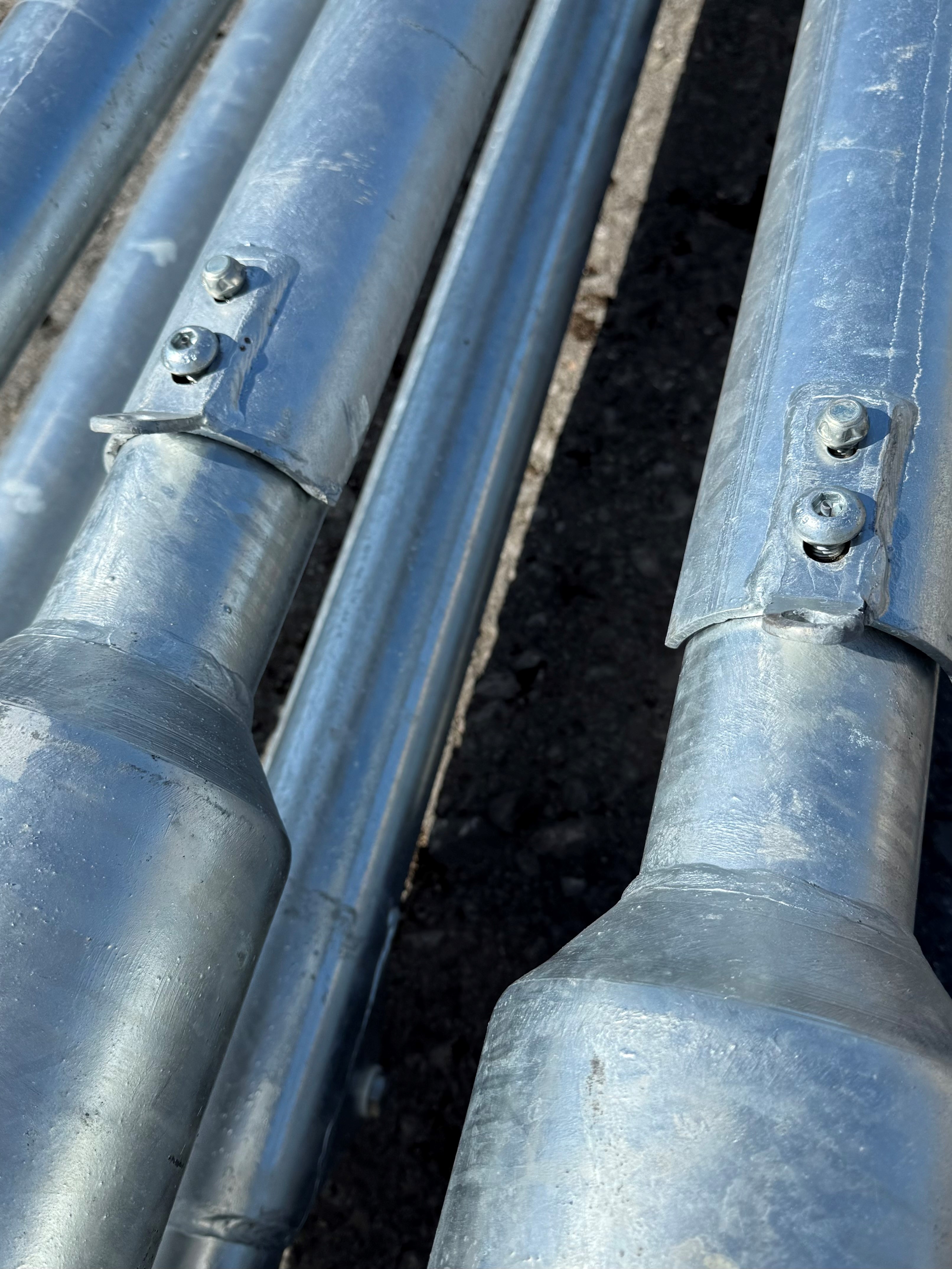 8 METRE MID-HINGE PLANTED ROOT STEPPED COLUMN (168/89)